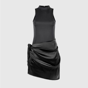 A sexy bodycon dress perfectly contrasts for an eye catching piece.